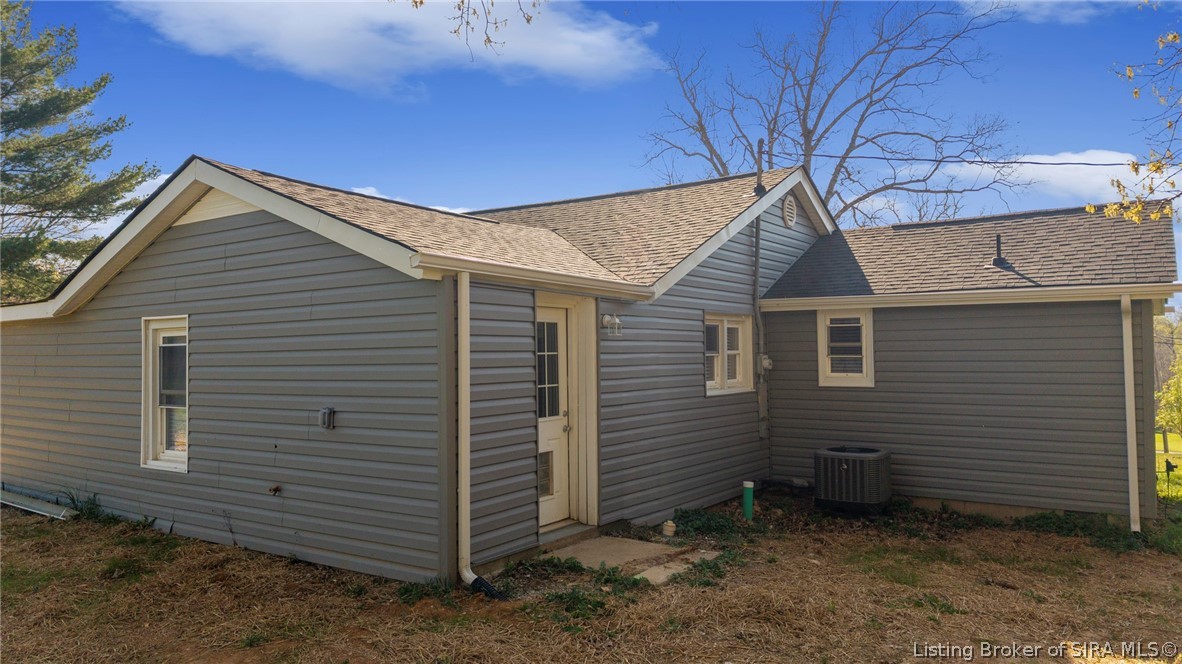 7658 Pekin Road Greenville, IN 47124 - Photo 14 of 56