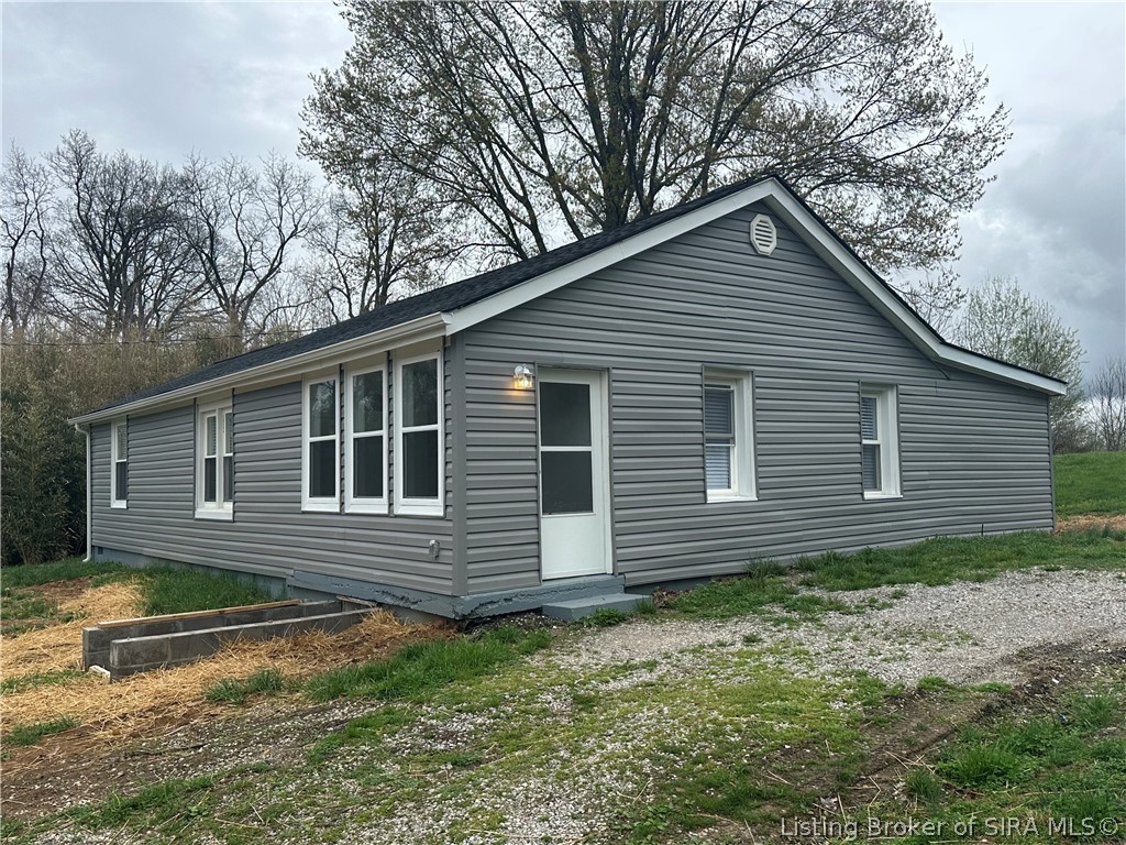 7658 Pekin Road Greenville, IN 47124 - Photo 2 of 3