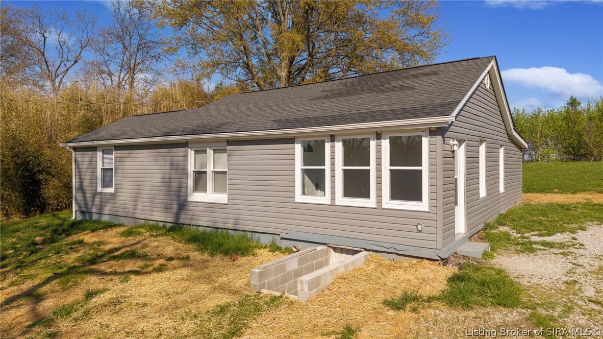 7658 Pekin Road Greenville, IN 47124 - Photo 4 of 56