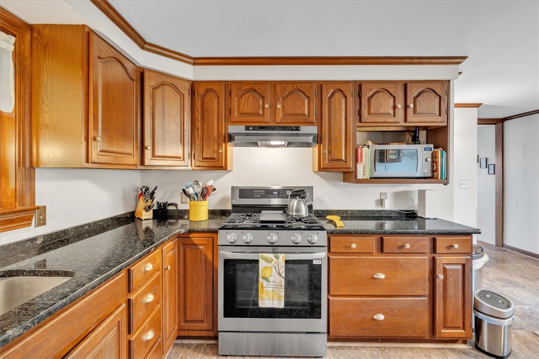 376 Parkside Drive Warwick, RI 02888 - Photo 15 of 41