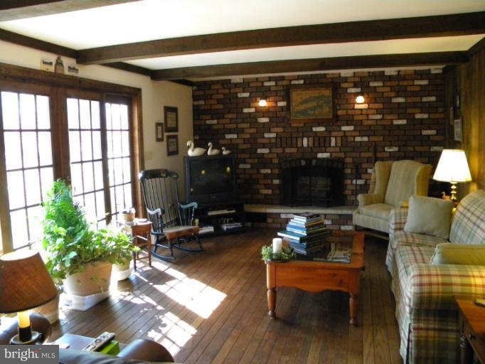 335 Jasontown Road Westminster, MD 21158 - Photo 18 of 30 Family Room
