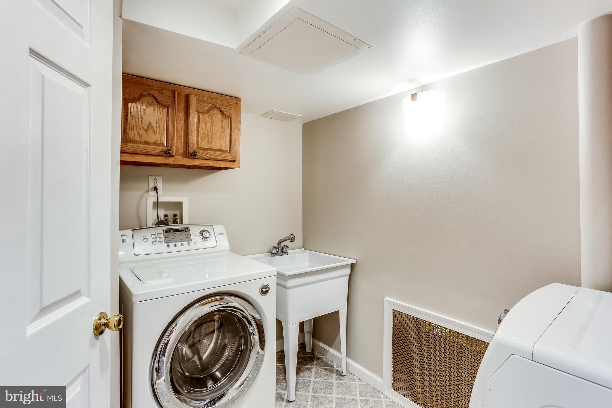 717 Devonshire Road Baltimore, MD 21229 - Photo 24 of 30 Separate laundry room
