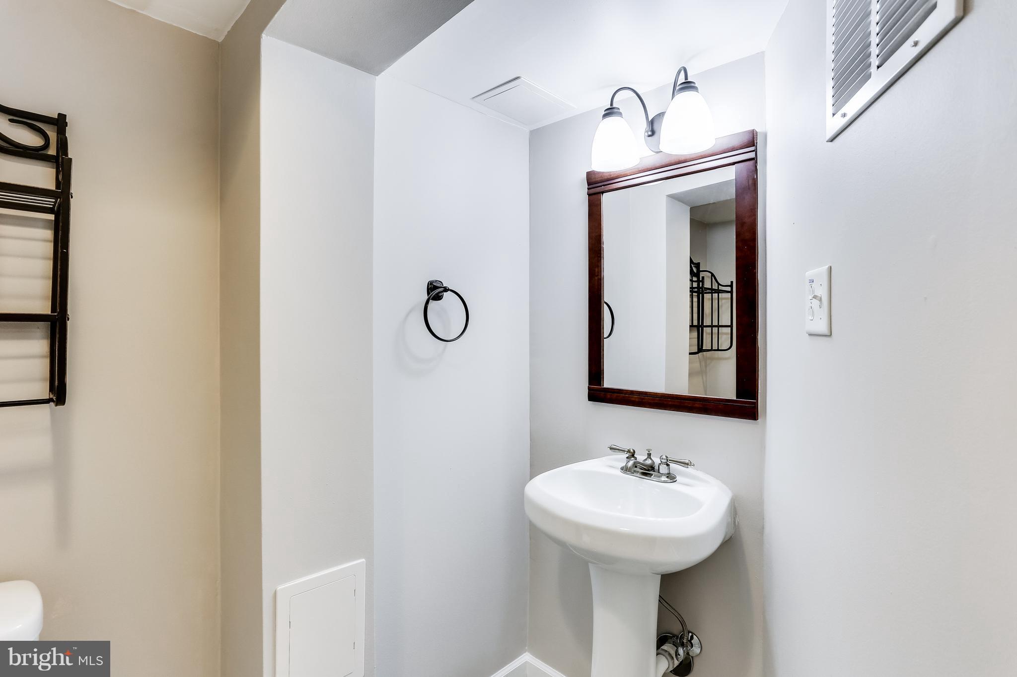 717 Devonshire Road Baltimore, MD 21229 - Photo 25 of 30 Beautiful powder room