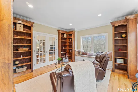 a view of a livingroom with furniture and closet