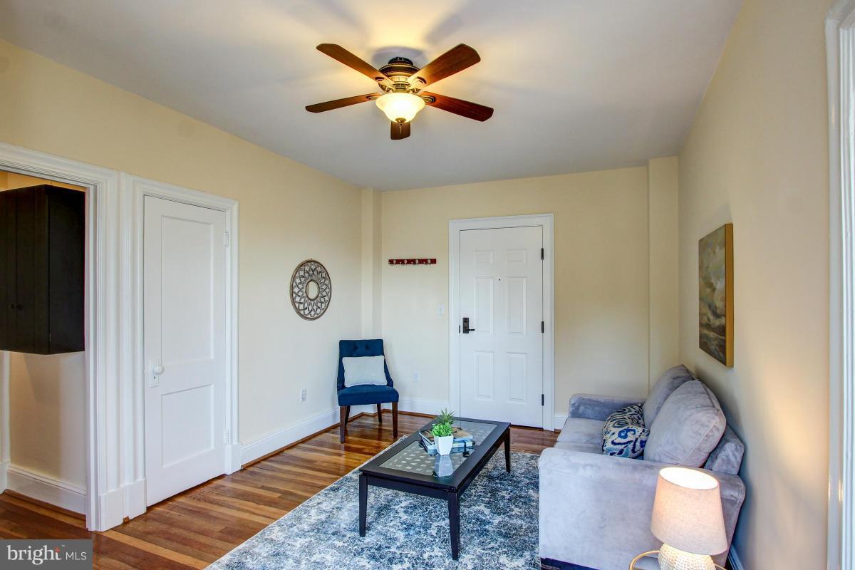3446 Connecticut Avenue Northwest, Unit 505 Washington, DC 20008 - Photo 5 of 24 Living Room