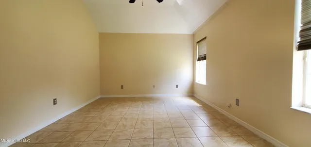 $1,600 | 201 April Lane, Ocean Springs, MS 39564