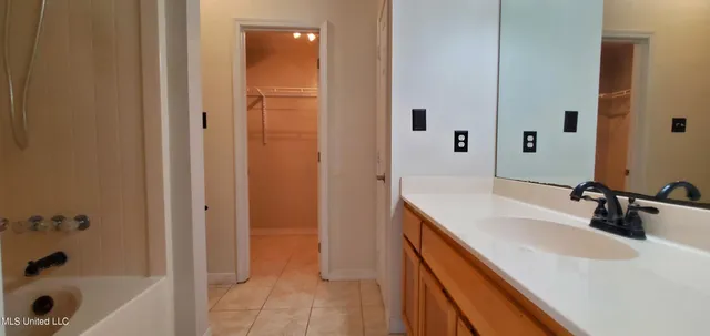 $1,600 | 201 April Lane, Ocean Springs, MS 39564