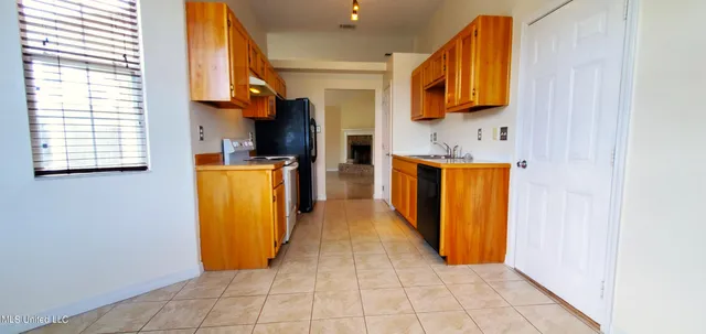 $1,600 | 201 April Lane, Ocean Springs, MS 39564