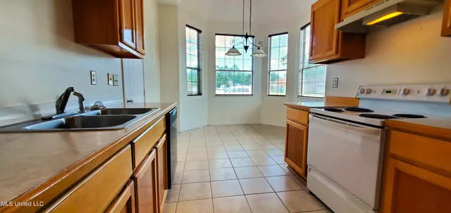 $1,600 | 201 April Lane, Ocean Springs, MS 39564