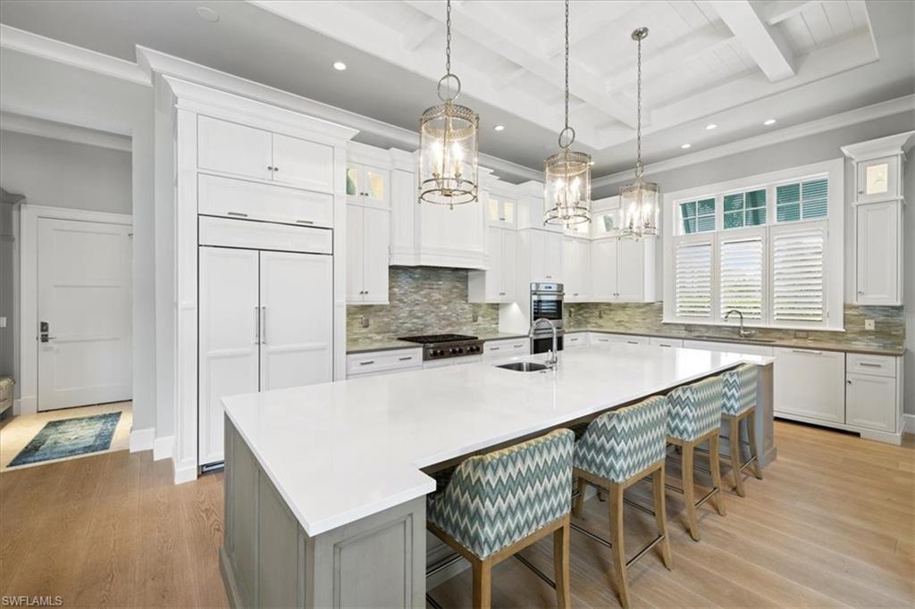 425 Harbour Drive Naples, FL 34103 - Photo 8 of 24 a kitchen with a table and chairs in it