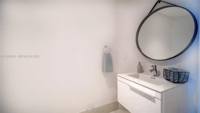 $1,990,000 | 17111 Biscayne Boulevard, Unit 410, North Miami Beach, FL 33160