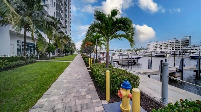 $1,990,000 | 17111 Biscayne Boulevard, Unit 410, North Miami Beach, FL 33160