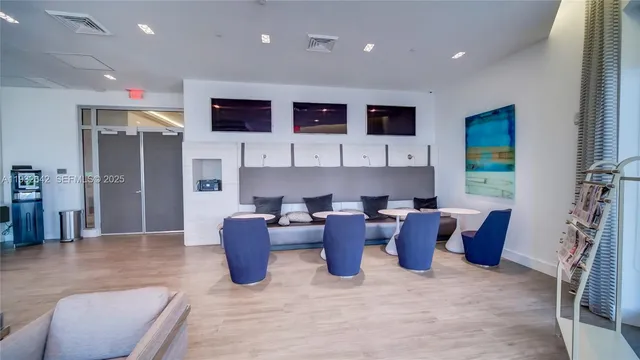 $1,990,000 | 17111 Biscayne Boulevard, Unit 410, North Miami Beach, FL 33160