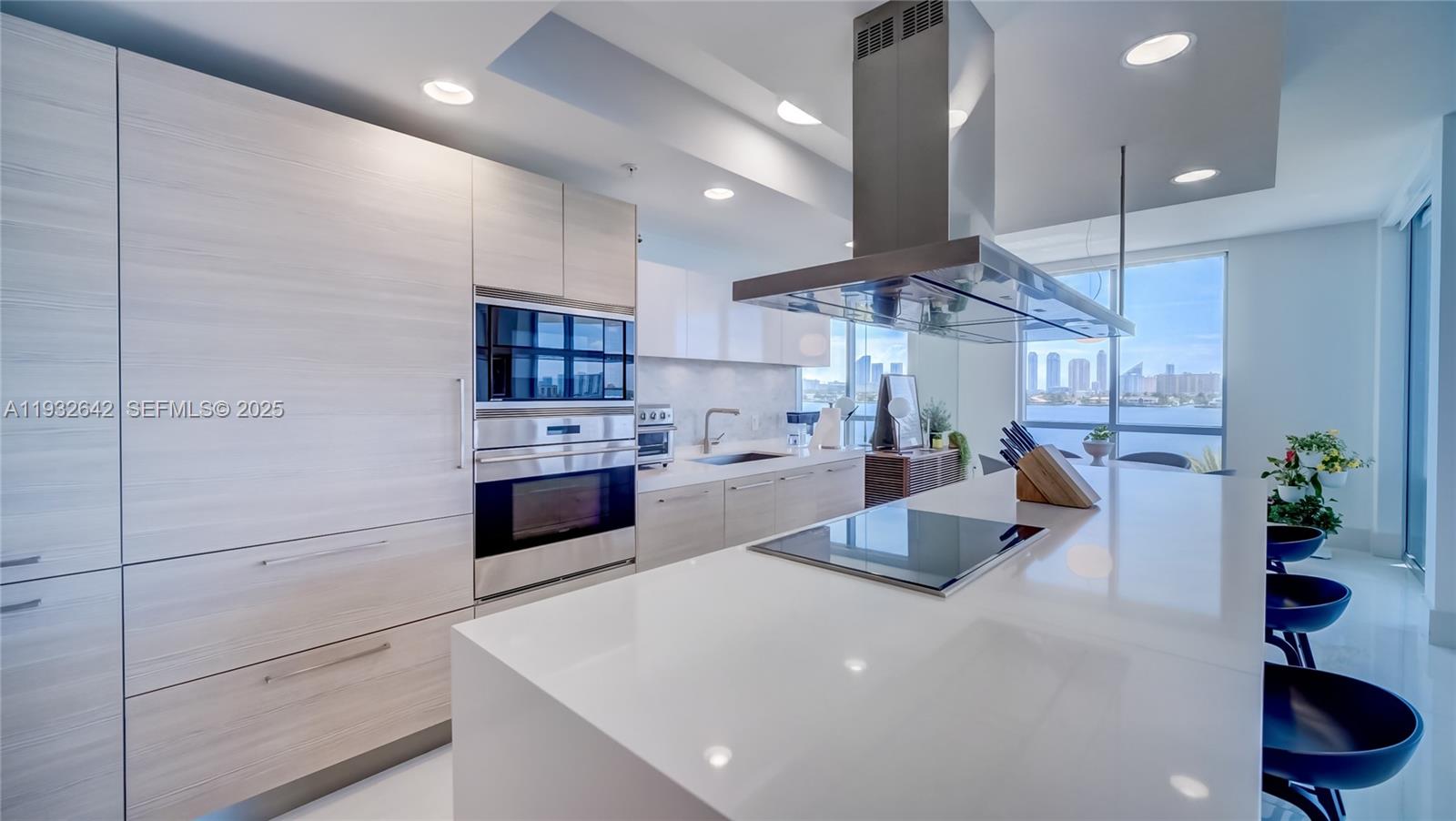 17111 Biscayne Boulevard, Unit 410 North Miami Beach, FL 33160 - Photo 7 of 37