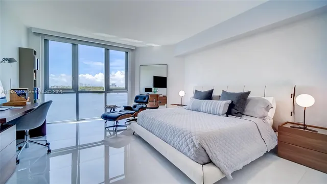 $1,990,000 | 17111 Biscayne Boulevard, Unit 410, North Miami Beach, FL 33160