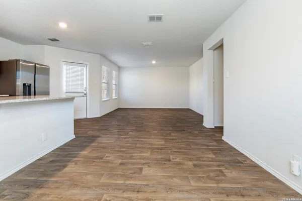 $1,695 | 831 Cozumel Emerald, San Antonio, TX 78253