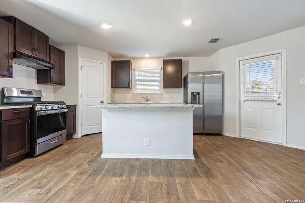 $1,695 | 831 Cozumel Emerald, San Antonio, TX 78253