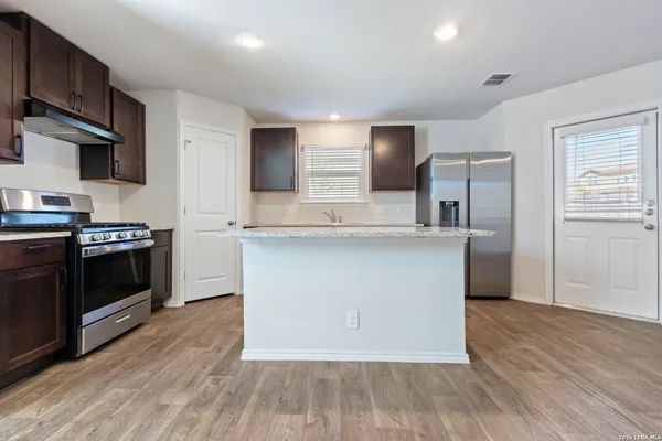 $1,695 | 831 Cozumel Emerald, San Antonio, TX 78253