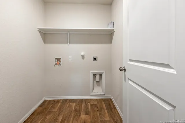 a view of utility room