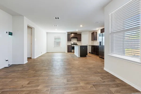 $1,695 | 831 Cozumel Emerald, San Antonio, TX 78253