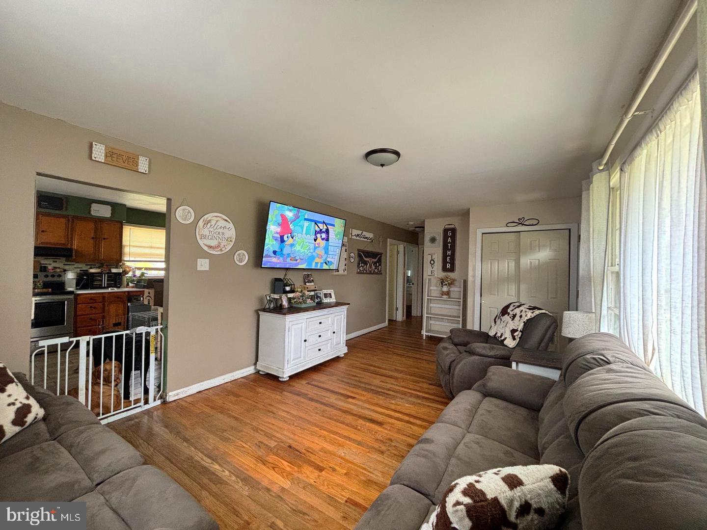 28 Pineview Terrace Bridgeton, NJ 08302 - Photo 22 of 37 a living room with furniture and a flat screen tv