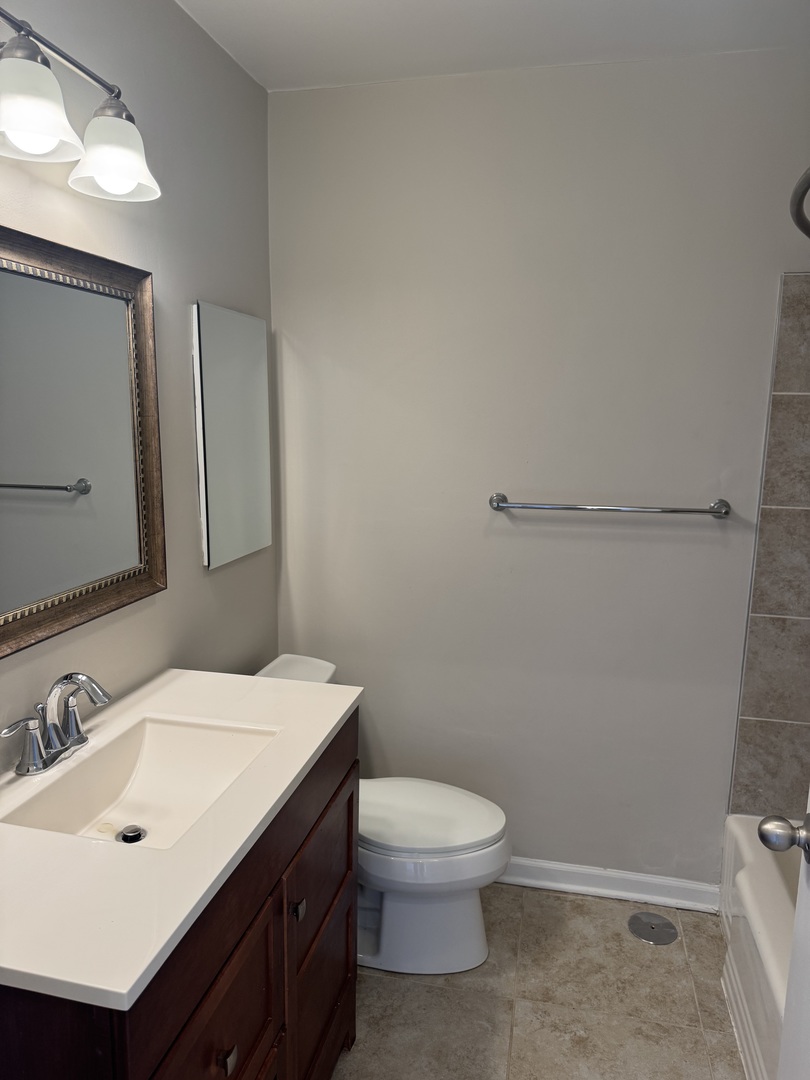 5701 North Sheridan Road, Unit 17S Chicago, IL 60660 - Photo 7 of 10