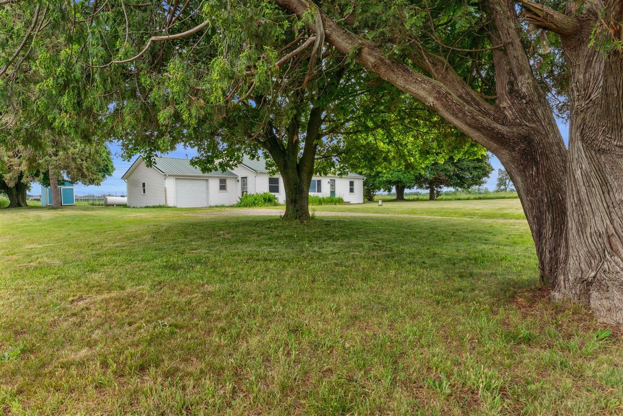 5651 West Chicago Road Jonesville, MI 49250 - Photo 3 of 27
