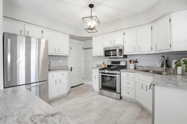 $359,000 | 323 South Worthington Street, Oconomowoc, WI 53066