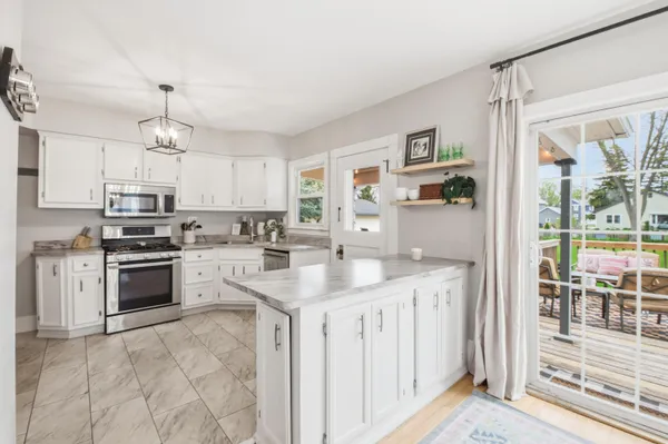 $359,000 | 323 South Worthington Street, Oconomowoc, WI 53066