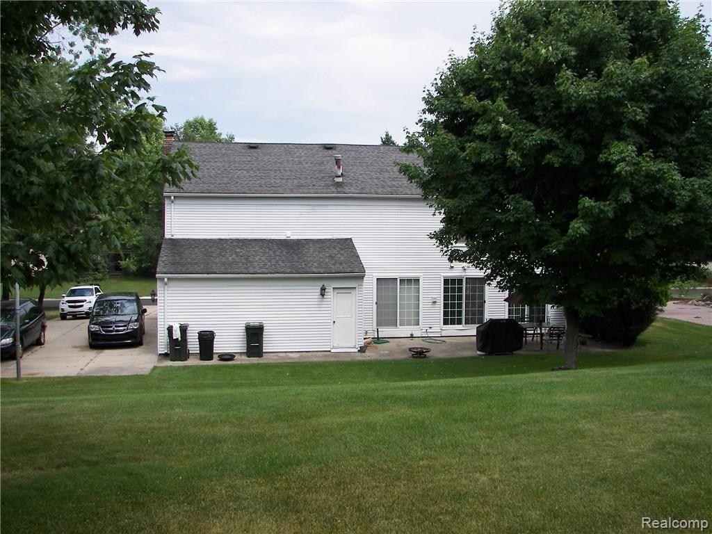 1367 East Fairview Lane Rochester Hills, MI 48306 - Photo 2 of 2