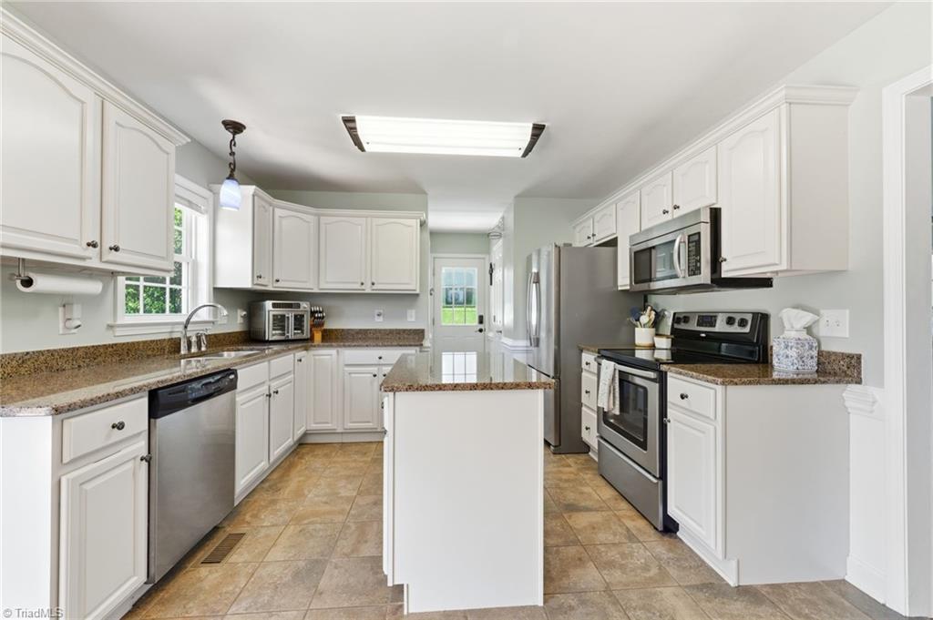 2586 Butterfly Trail Randleman, NC 27317 - Photo 10 of 50