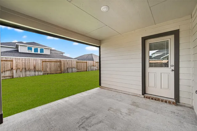 a view of an house with backyard and garden
