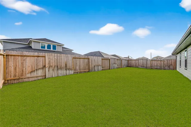 a view of a house with backyard and garden