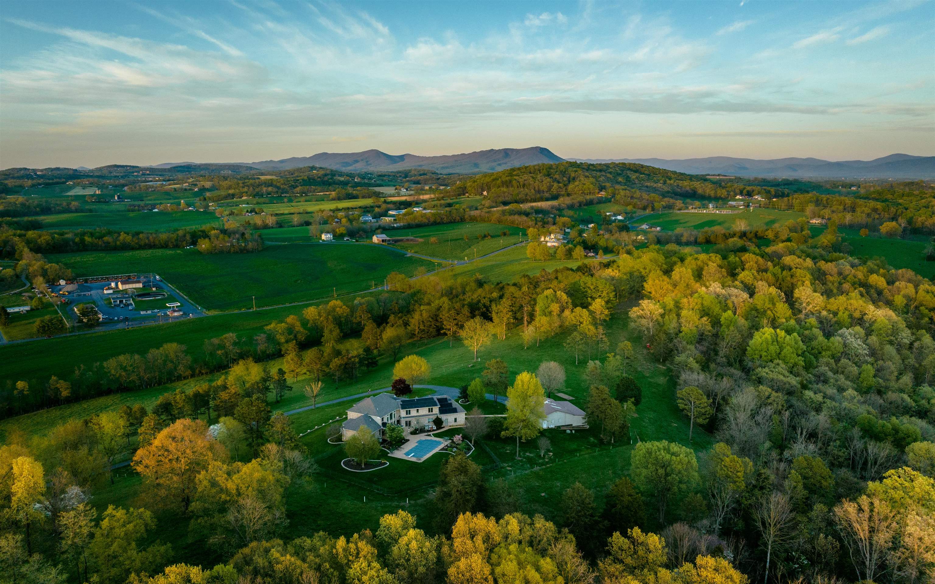 1582 North River Road Mount Crawford, VA 22841 - Photo 6 of 75 a view of a city