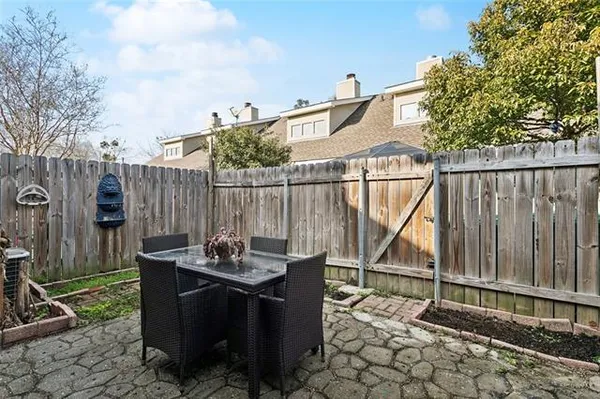 $144,500 | 402 Cedarwood Drive, Unit 402, Mandeville, LA 70471