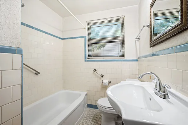 $1,800 | 1401 Kirkwood Road, Unit A, Austin, TX 78722