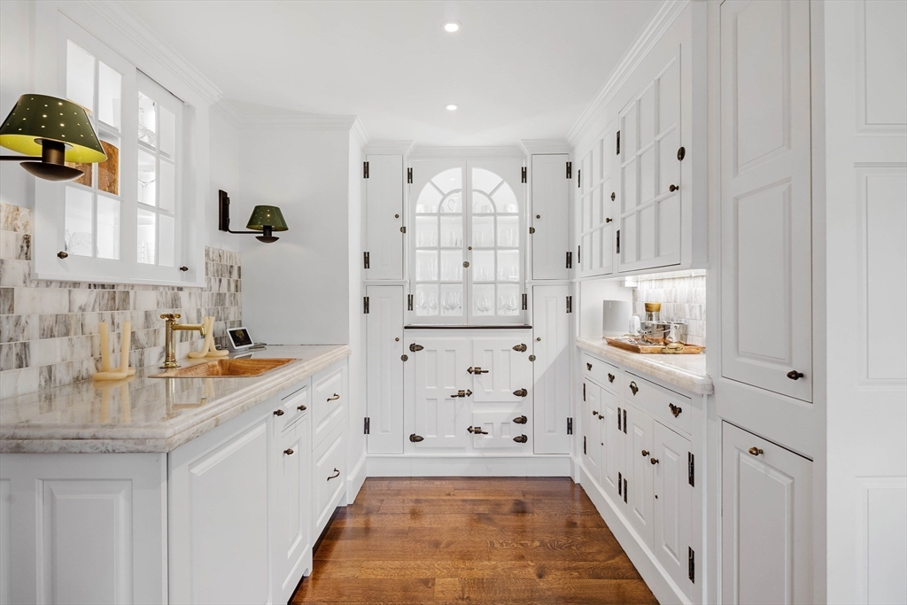 17 Cole Road Hingham, MA 02043 - Photo 4 of 29 a bathroom with mirror sink and bathtub