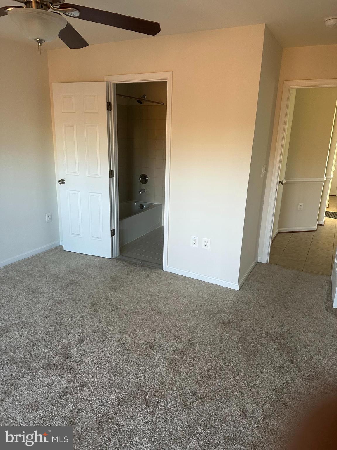 15715 John Diskin Circle Woodbridge, VA 22191 - Photo 10 of 21 an empty room with a bench