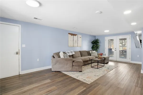 $299,900 | 93 Parkmeadow Drive, Henrietta, NY 14534