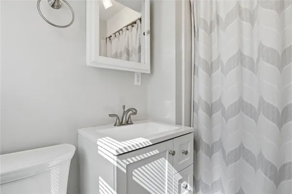 $299,900 | 93 Parkmeadow Drive, Henrietta, NY 14534