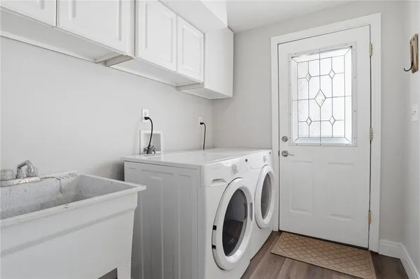 $299,900 | 93 Parkmeadow Drive, Henrietta, NY 14534