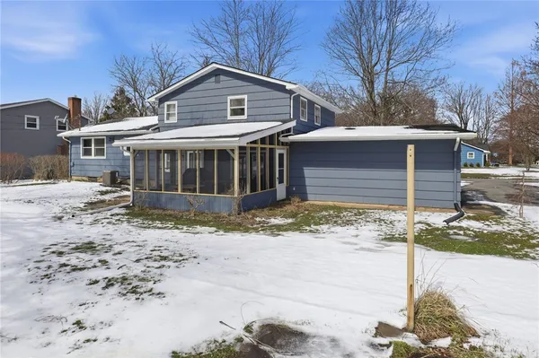 $299,900 | 93 Parkmeadow Drive, Henrietta, NY 14534