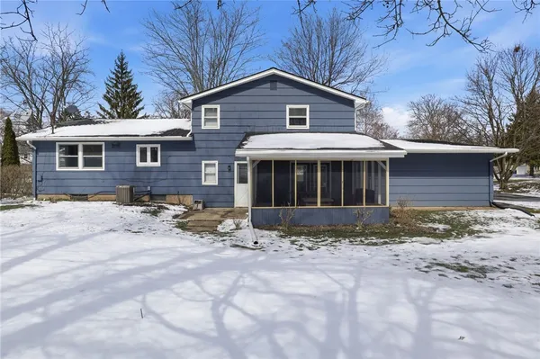 $299,900 | 93 Parkmeadow Drive, Henrietta, NY 14534