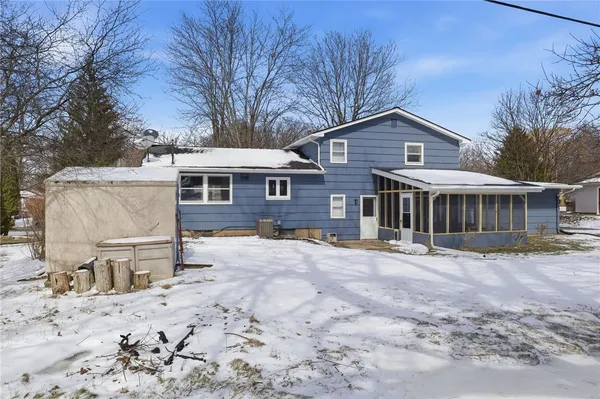 $299,900 | 93 Parkmeadow Drive, Henrietta, NY 14534