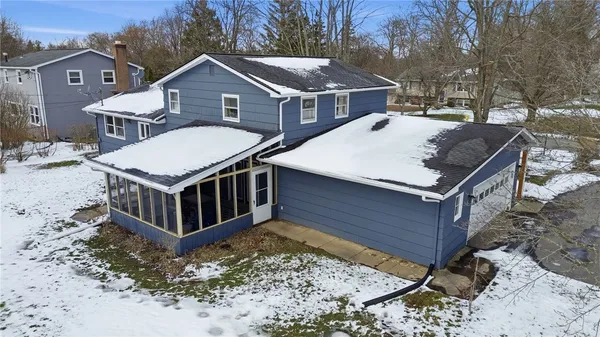 $299,900 | 93 Parkmeadow Drive, Henrietta, NY 14534
