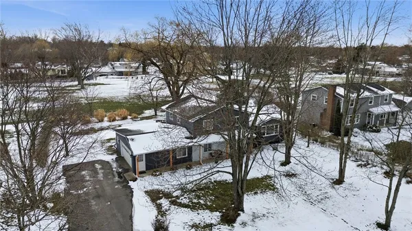 $299,900 | 93 Parkmeadow Drive, Henrietta, NY 14534