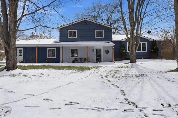 $299,900 | 93 Parkmeadow Drive, Henrietta, NY 14534