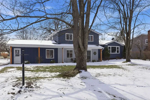 $299,900 | 93 Parkmeadow Drive, Henrietta, NY 14534