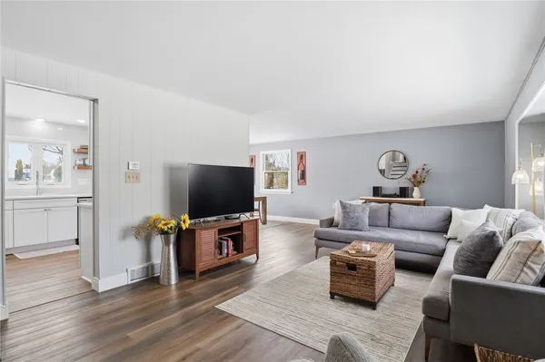 $299,900 | 93 Parkmeadow Drive, Henrietta, NY 14534