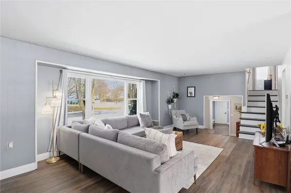 $299,900 | 93 Parkmeadow Drive, Henrietta, NY 14534